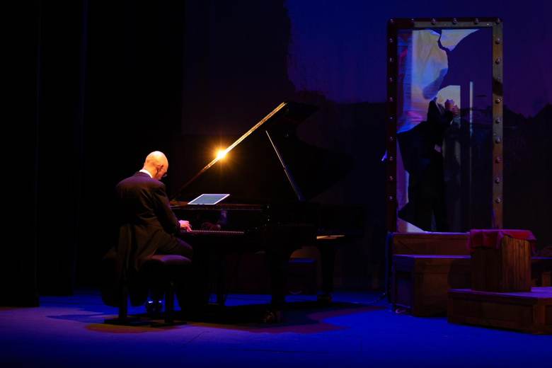 Broadway Rhapsody, au piano