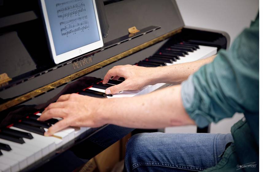 Les mains sur le clavier